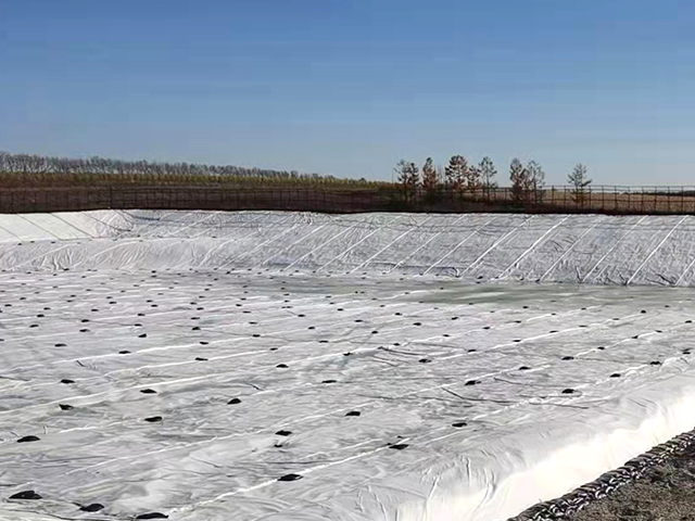 復(fù)合土工膜施工中有哪四種搭建方法？