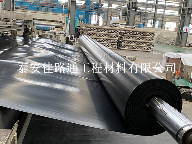 防滲土工膜施工中如何及時(shí)修復(fù)破損情況？