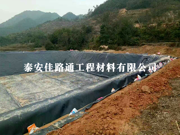 魚塘防滲膜施工須注意哪些問(wèn)題？