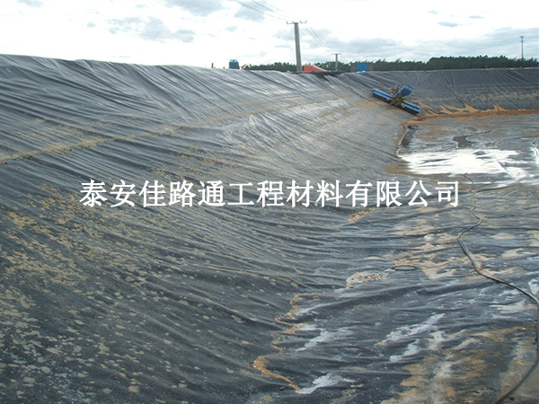 污水處理防滲膜選購：為何生產(chǎn)工藝至關(guān)重要？