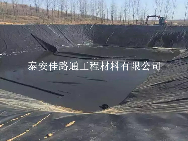 垃圾填埋場(chǎng)防滲膜鋪設(shè):不可或缺的準(zhǔn)備工作 垃圾填埋場(chǎng)防滲膜鋪設(shè):不可或缺的準(zhǔn)備工作