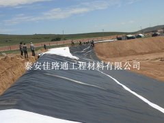 垃圾填埋場防滲膜鋪設(shè)保護(hù)層的必要性
