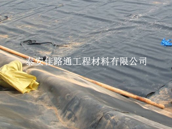 調(diào)節(jié)池防滲膜施工慢？這些方法能提速