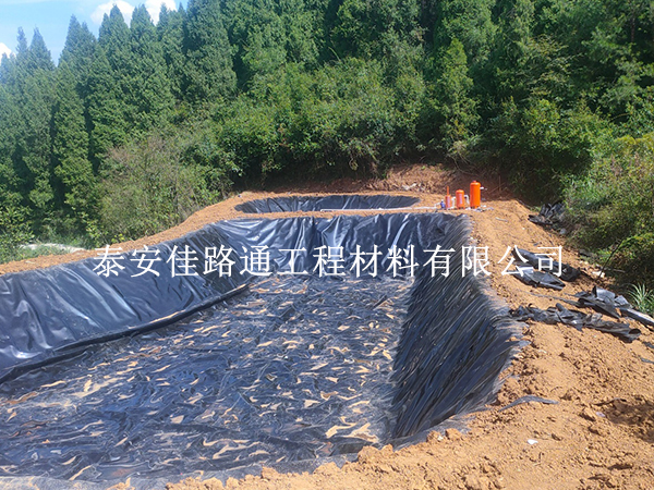 魚(yú)塘防滲膜焊接方向怎么定？關(guān)鍵原則在這里