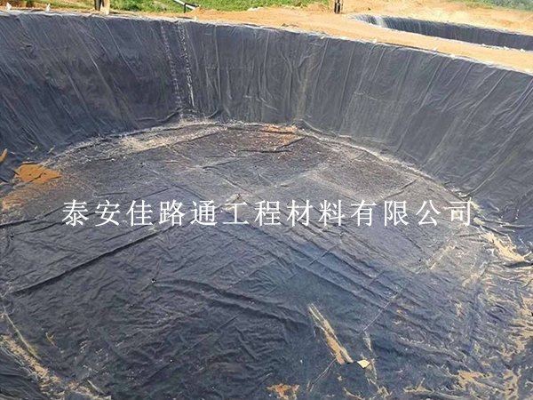 沼氣池防滲膜運(yùn)輸別大意，這些細(xì)節(jié)護(hù)好膜