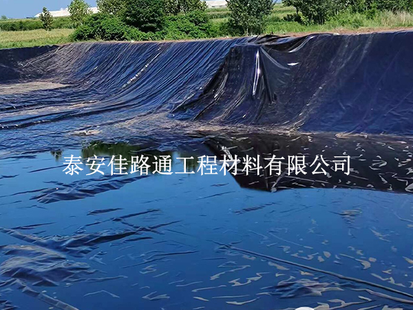 防滲土工膜鋪設(shè)別著急，這些準(zhǔn)備工作要做足